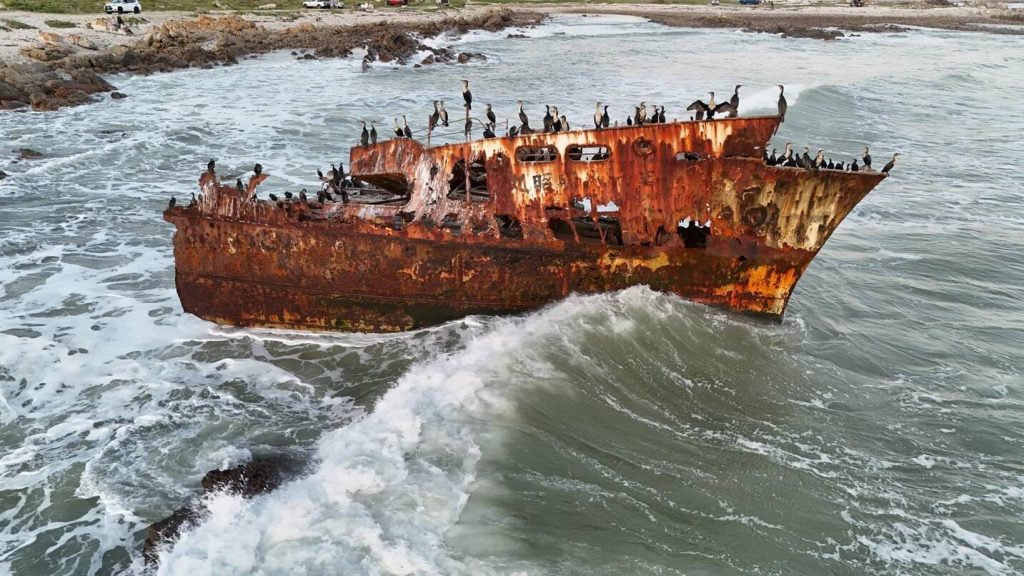 The Meisho Maru Shipwreck at Cape Agulhas, image taken by the 'Captivated Traveler'.